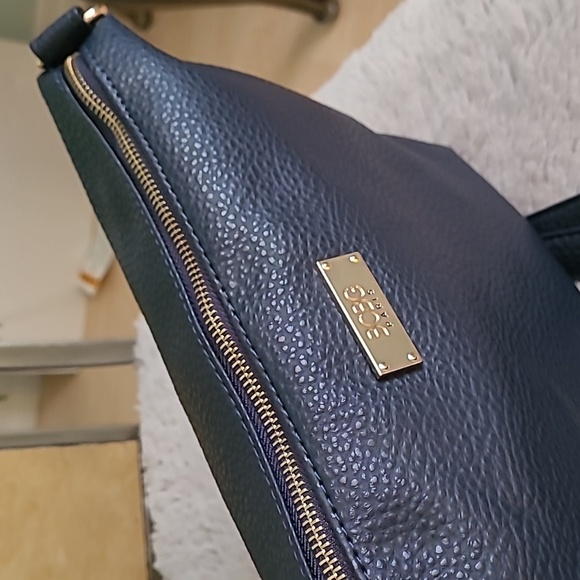 BCBG Paris Crossbody Bag ❤️ - Picture 4 of 8